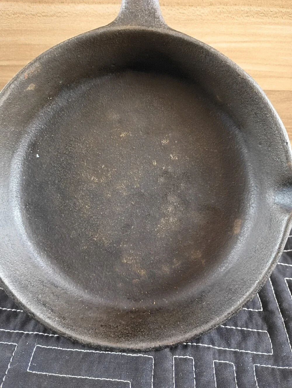 Cast Iron Skillet in Dark Gray - Classic Home Kitchen Fry Pan